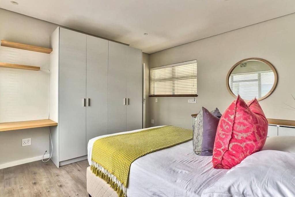 Beachfront Gem With Generator Kaapstad