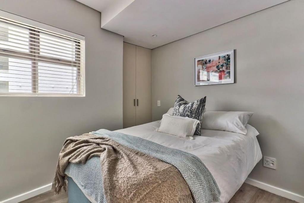 Appartement Beachfront Gem With Generator Kaapstad